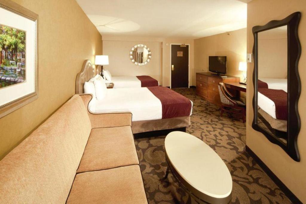 Resort Orleans And Casino Las Vegas